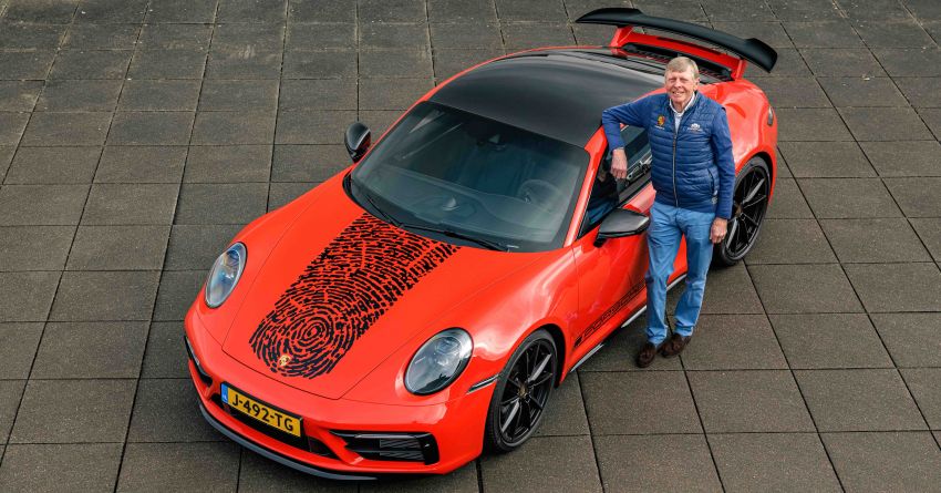 Dutch racing icon Gijs van Lennep collects his 2020 Porsche 911 Carrera S – featuring his own fingerprint! 1213597