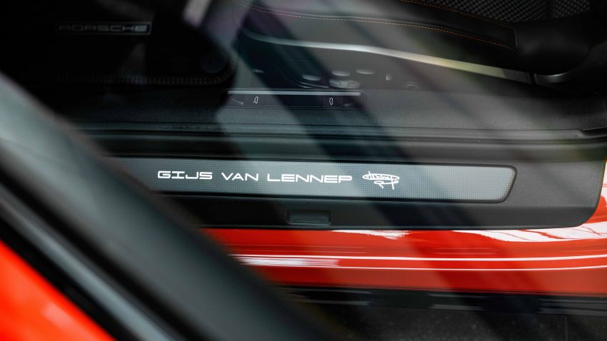 Dutch racing icon Gijs van Lennep collects his 2020 Porsche 911 Carrera S – featuring his own fingerprint! 1213589