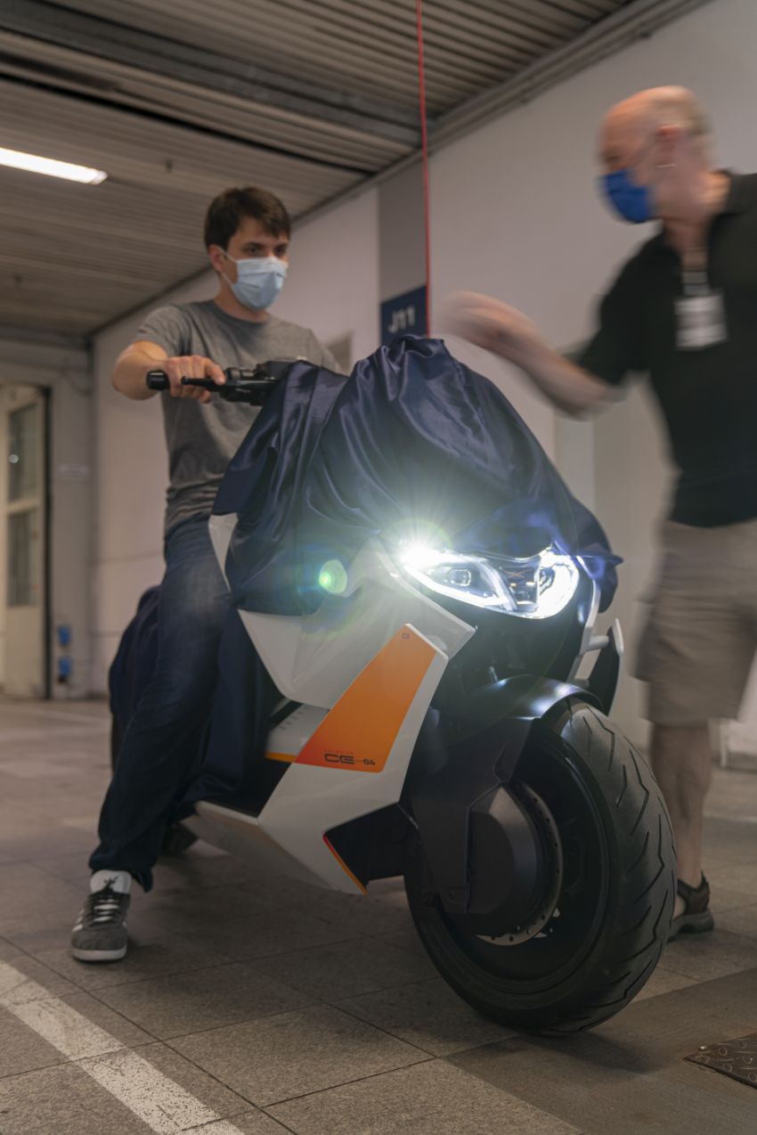 BMW Motorrad introduces Definition CE 04 e-scooter 1208046