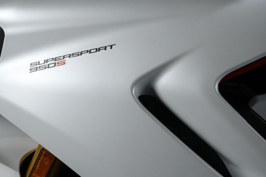Ducati Supersport 2021 guna panel badan, lampu baru 1213379