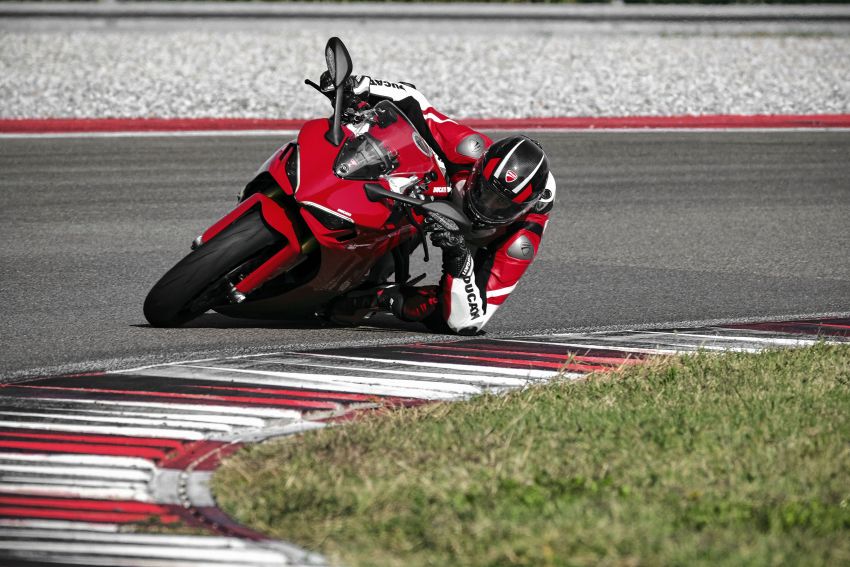 2021 Ducati SuperSport 950 – new fairing, new lights 1213123
