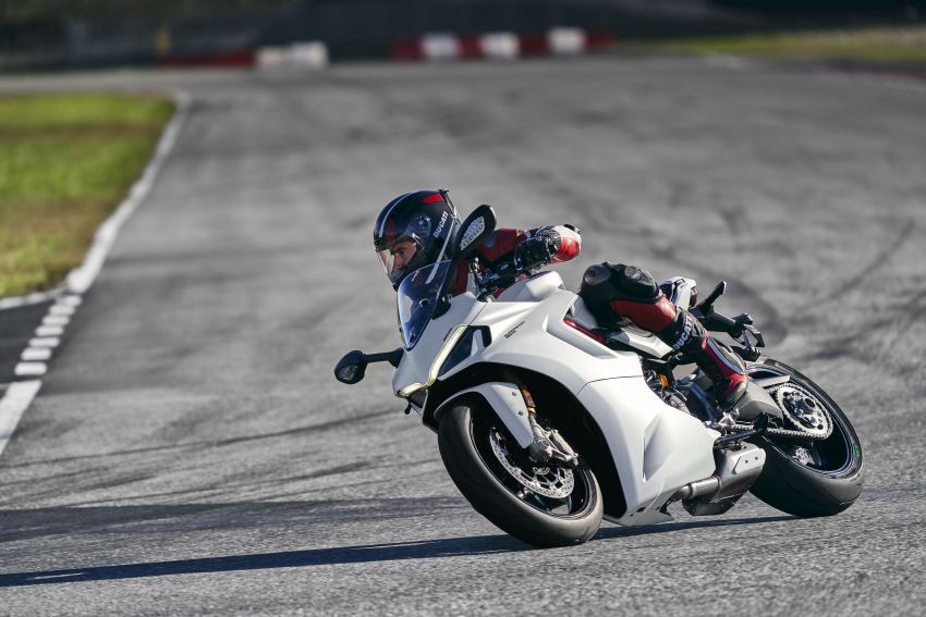 2021 Ducati SuperSport 950 – new fairing, new lights 1213130
