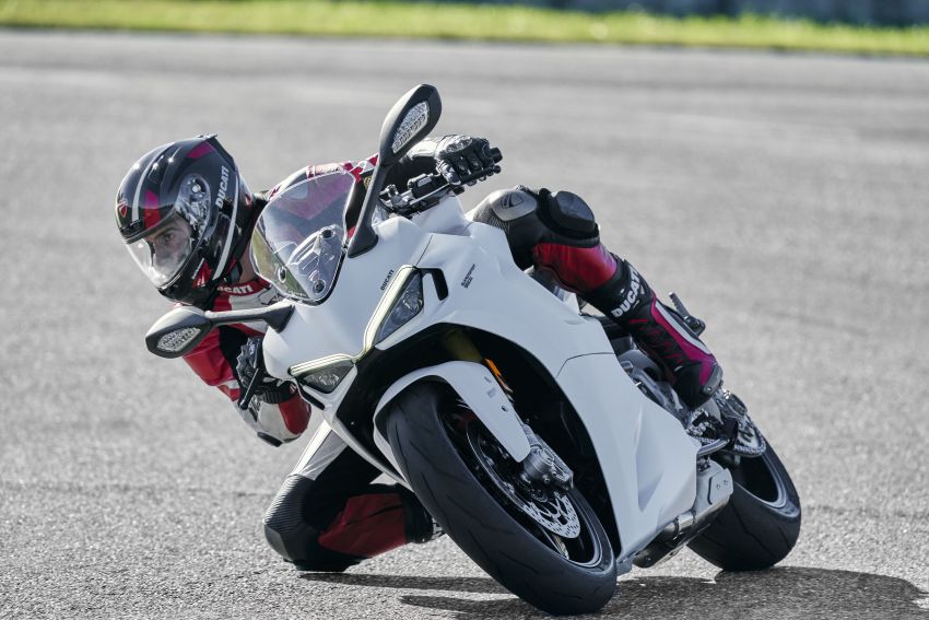 2021 Ducati SuperSport 950 – new fairing, new lights 1213132