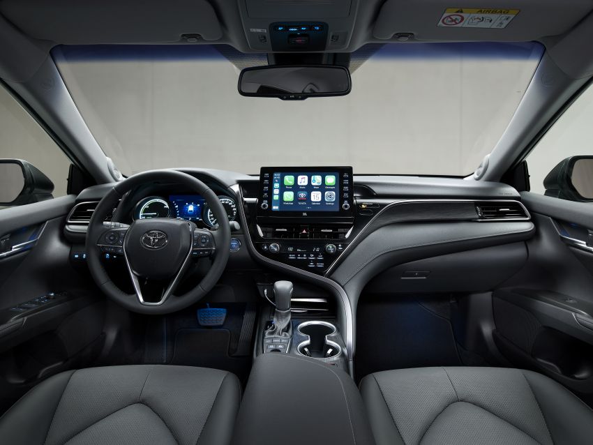 Toyota Camry Hybrid facelift debuts in Europe – larger infotainment display, expanded Toyota Safety Sense 1215374