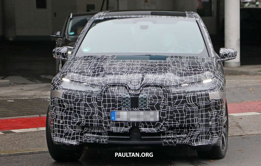 SPIED: BMW iX electric SUV – production interior seen Image #1206620