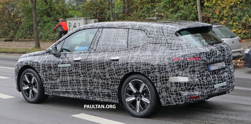 SPIED: BMW iX electric SUV – production interior seen Image #1206614