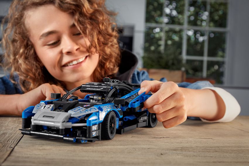 Lego Technic McLaren Senna GTR revealed – 830-piece set with moving V8, dihedral doors, blue livery 1218571