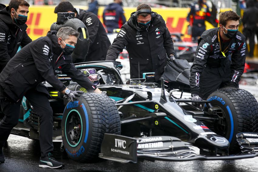 Lewis Hamilton wins 7th F1 title, tied with Schumacher 1210536