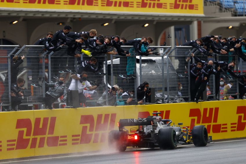 Lewis Hamilton wins 7th F1 title, tied with Schumacher 1210547