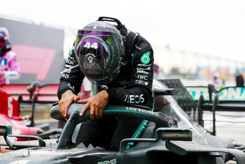 Lewis Hamilton wins 7th F1 title, tied with Schumacher 1210550