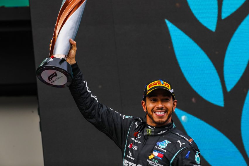 Lewis Hamilton wins 7th F1 title, tied with Schumacher 1210563