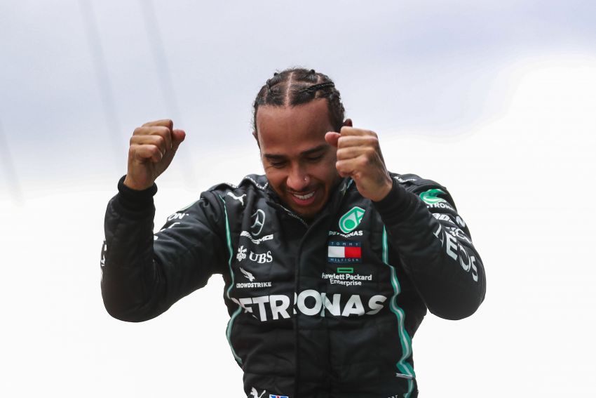 Lewis Hamilton wins 7th F1 title, tied with Schumacher 1210566