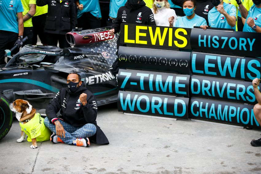 Lewis Hamilton wins 7th F1 title, tied with Schumacher 1210575