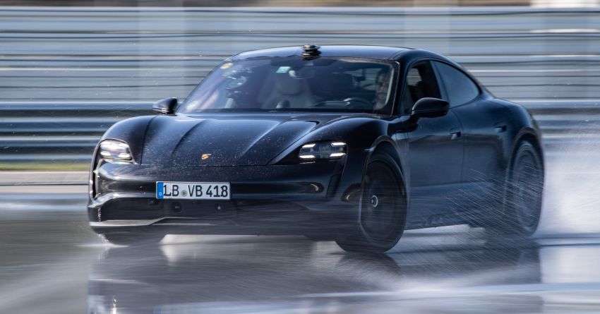 Porsche Taycan RWD slides into a new Guinness World Record – longest drift with an EV at 42.171 km Image #1215437