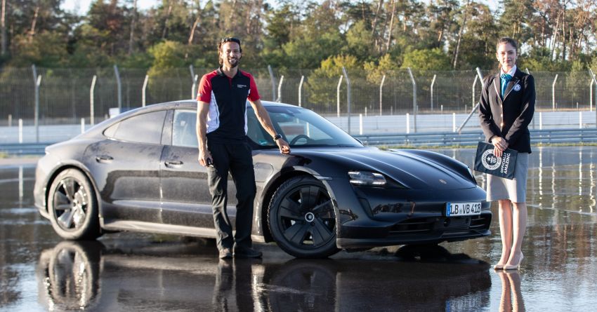 Porsche Taycan RWD slides into a new Guinness World Record – longest drift with an EV at 42.171 km 1215444