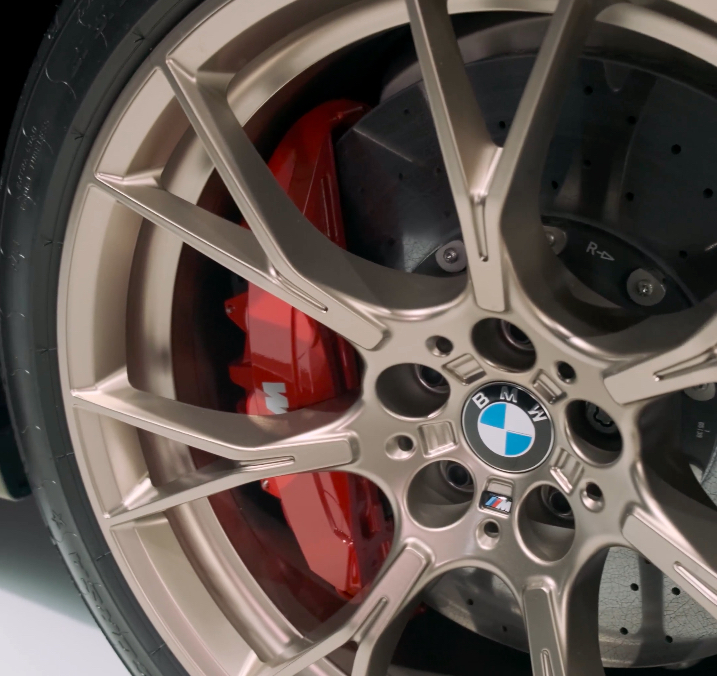 BMW M5 CS dalam <em>teaser</em> — 635 hp, 70 kg lebih ringan Image #1229660