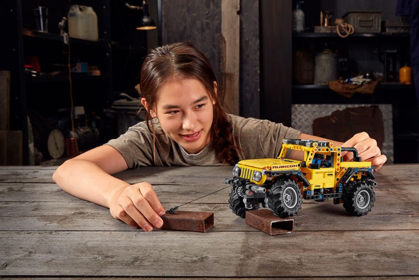 Lego Technic Jeep Wrangler Rubicon revealed – 665-piece set with articulating suspension and winch 1220654
