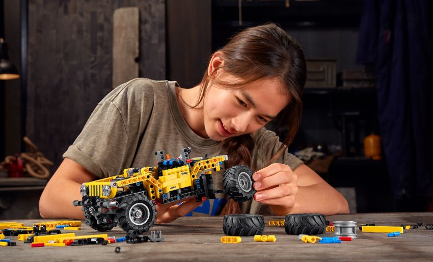 Lego Technic Jeep Wrangler Rubicon revealed – 665-piece set with articulating suspension and winch 1220655