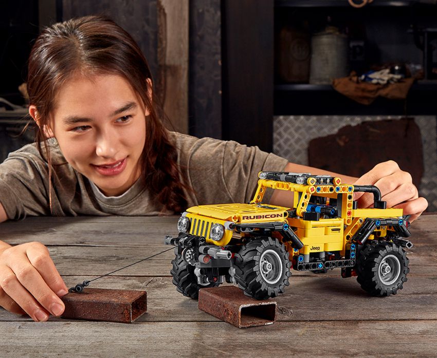 Lego Technic Jeep Wrangler Rubicon revealed – 665-piece set with articulating suspension and winch 1220657