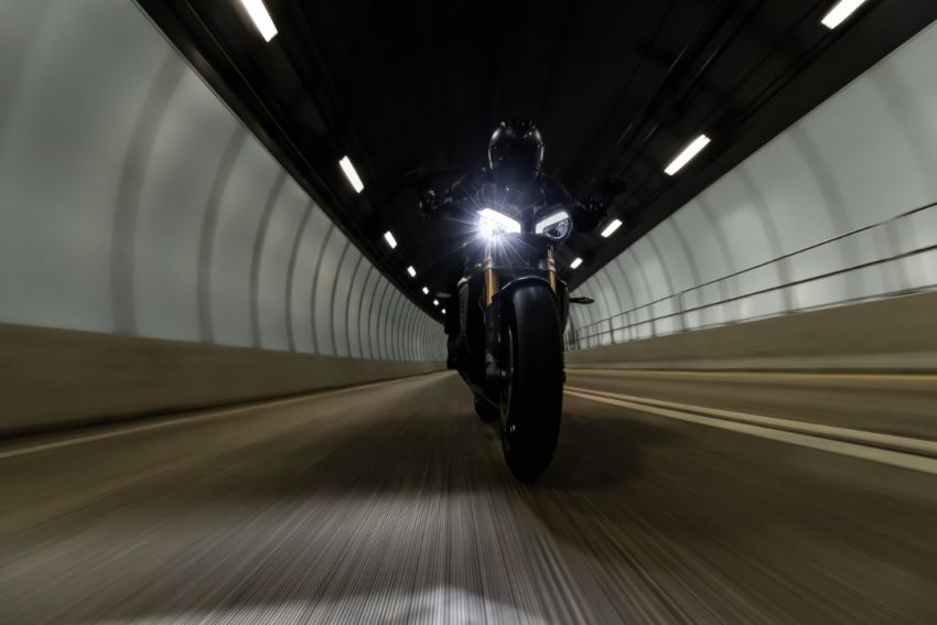 Triumph Speed Triple 1200RS ditunjuk dalam teaser 1234232