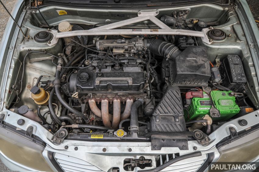 Safest method for cleaning a really dirty engine bay –  brush, towels and some elbow grease, not water hose 1237058