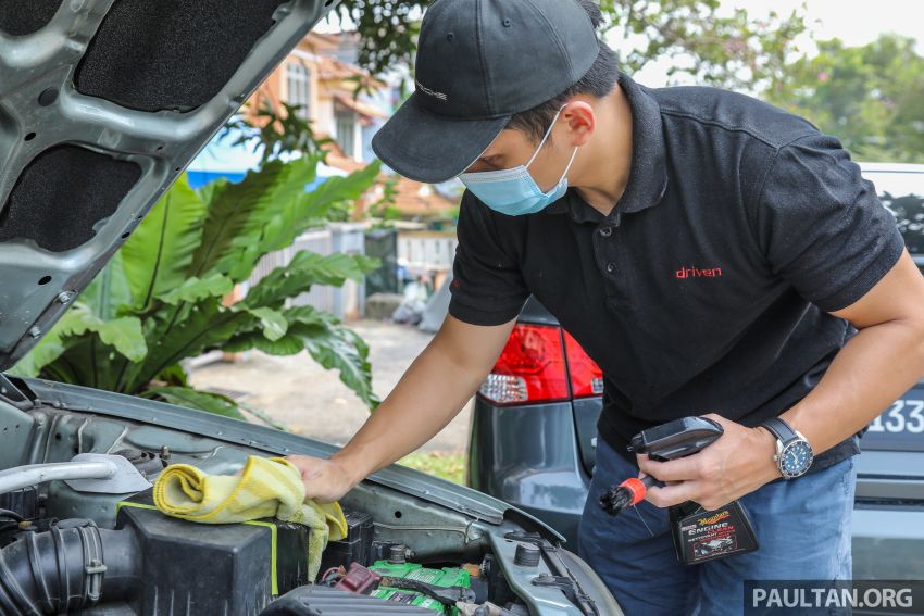Safest method for cleaning a really dirty engine bay –  brush, towels and some elbow grease, not water hose 1237068