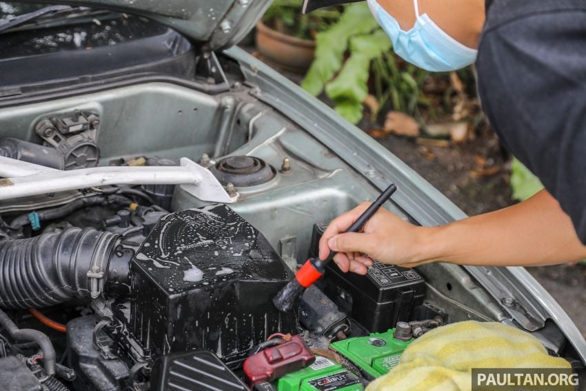 Safest method for cleaning a really dirty engine bay –  brush, towels and some elbow grease, not water hose 1237072
