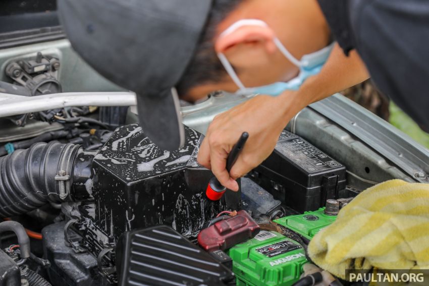 Safest method for cleaning a really dirty engine bay –  brush, towels and some elbow grease, not water hose 1237073