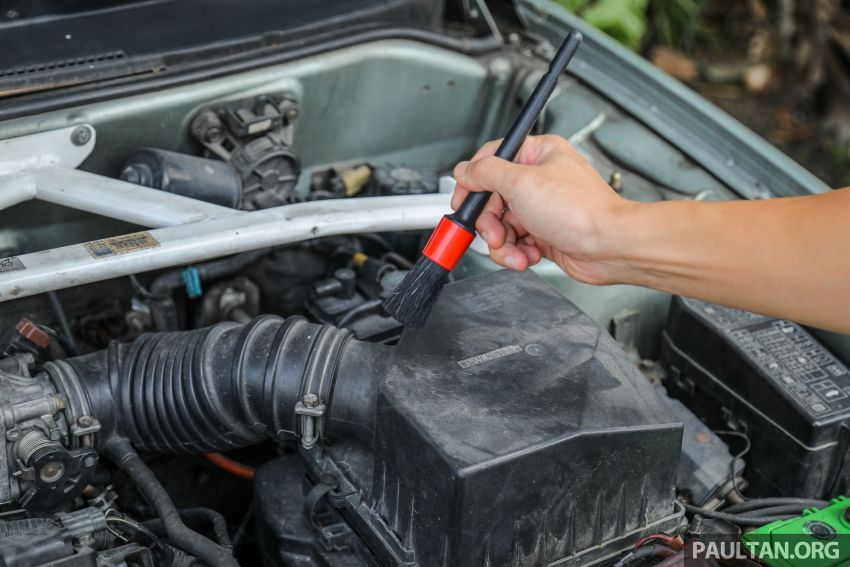 Safest method for cleaning a really dirty engine bay –  brush, towels and some elbow grease, not water hose 1237059