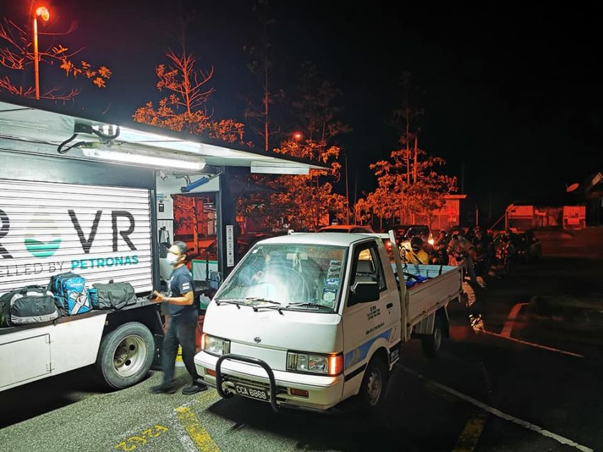 Petronas deploys ROVR mobile refuelling truck to flood-hit Pahang, 3,000 litres for Kuala Lipis district 1232451