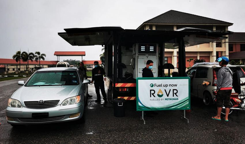 Petronas deploys ROVR mobile refuelling truck to flood-hit Pahang, 3,000 litres for Kuala Lipis district 1232456