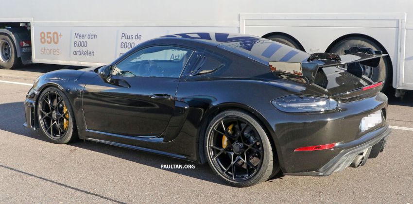 SPYSHOTS: Porsche 718 Cayman GT4 RS on test; centre-lock wheels, GT3/GT2 RS wheel arch vents 1232350