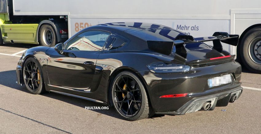 SPYSHOTS: Porsche 718 Cayman GT4 RS on test; centre-lock wheels, GT3/GT2 RS wheel arch vents 1232348