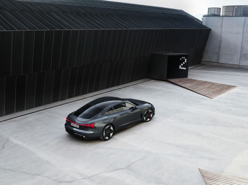2021 Audi e-tron GT quattro, RS e-tron GT debut – two motors, up to 646 PS, 0-100 in 3.3 secs; 487 km range Image #1246444