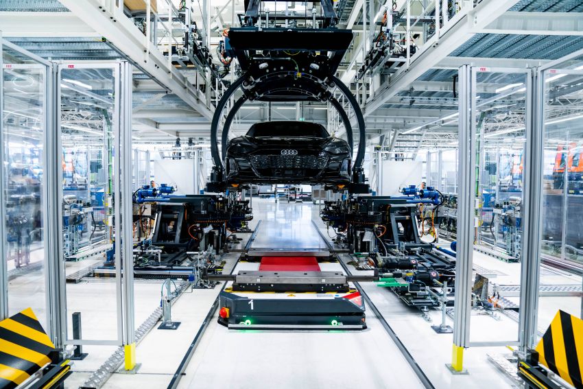 2021 Audi e-tron GT quattro, RS e-tron GT debut – two motors, up to 646 PS, 0-100 in 3.3 secs; 487 km range Image #1246669