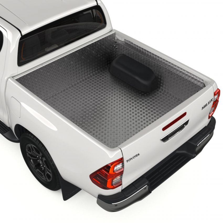 2021 Toyota Hilux gets up to 40 accessories in the UK Image #1245422