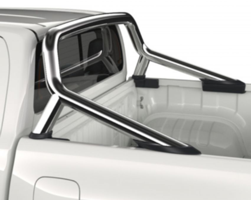 2021 Toyota Hilux gets up to 40 accessories in the UK Image #1245421