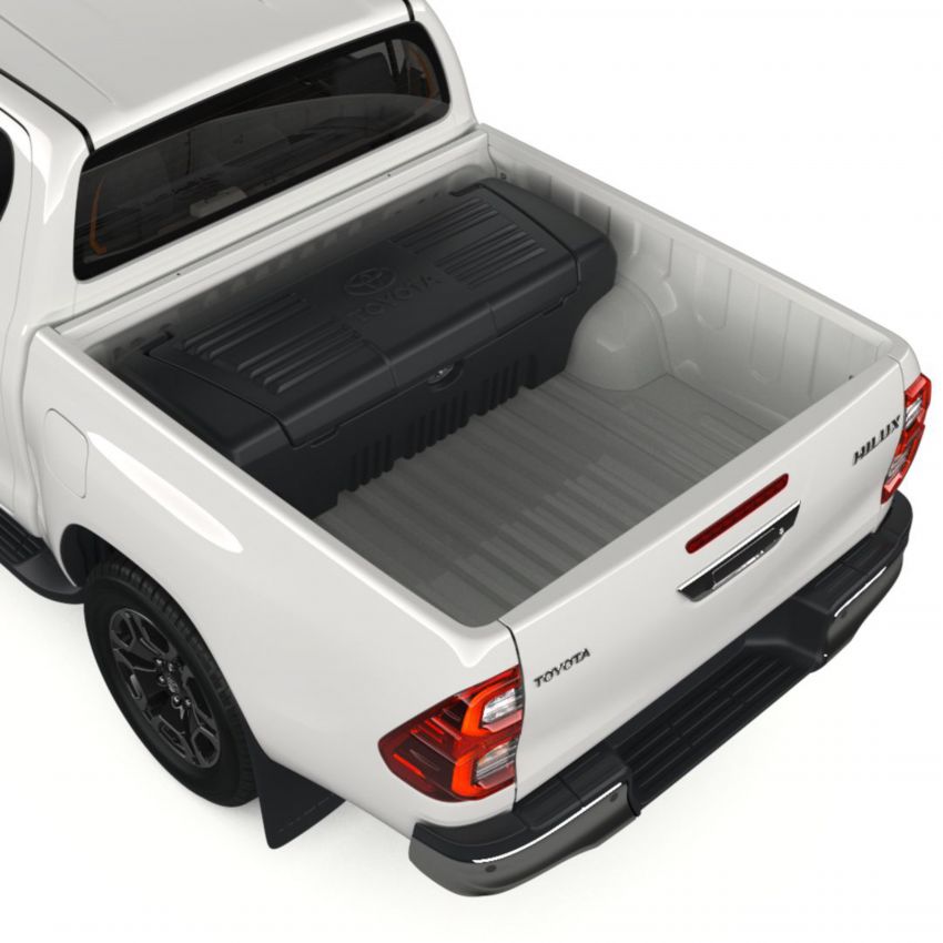 2021 Toyota Hilux gets up to 40 accessories in the UK Image #1245427