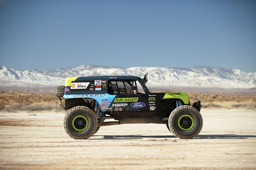 Ford unveils Bronco Ultra4 4400 off-road race trucks 1243512