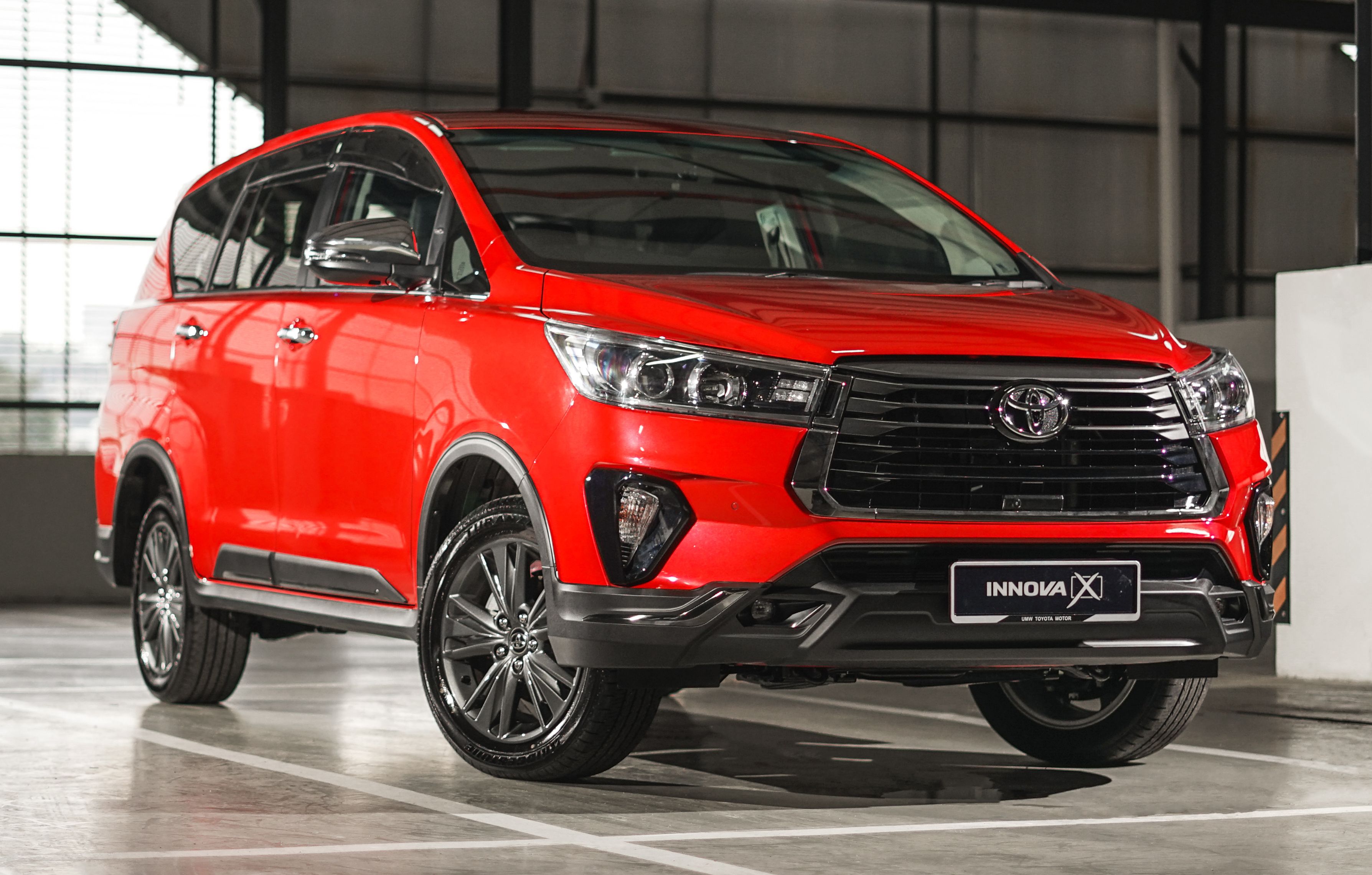 Toyota Innova <em>facelift</em> 2021 dilancarkan di Malaysia – harga bermula RM112k hingga RM130k, tiga varian