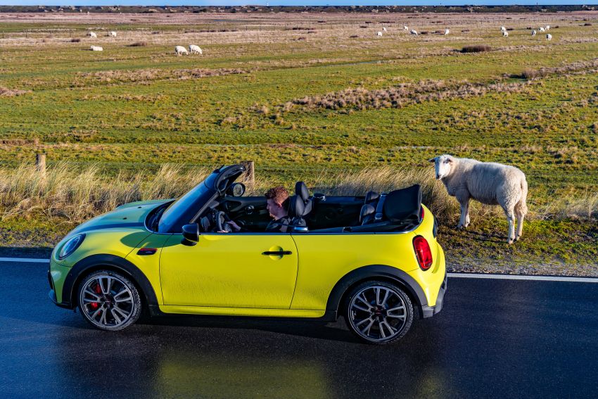 GALLERY: F57 MINI Convertible LCI in Zesty Yellow 1261882