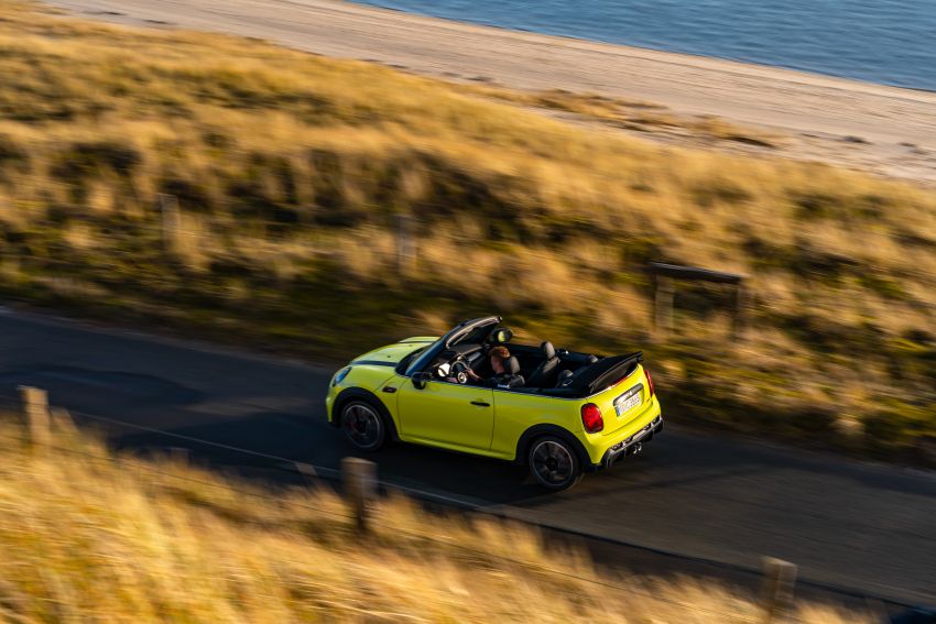 GALERI: MINI Convertible LCI F57 dalam Zesty Yellow 1262700