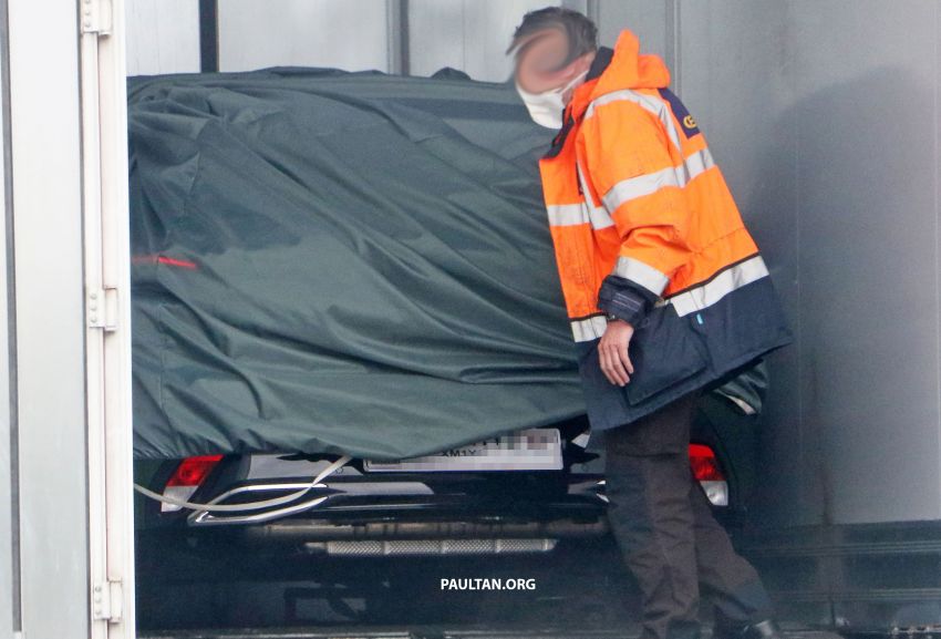SPIED: Next-gen Peugeot 308 hatch seen undisguised 1261196