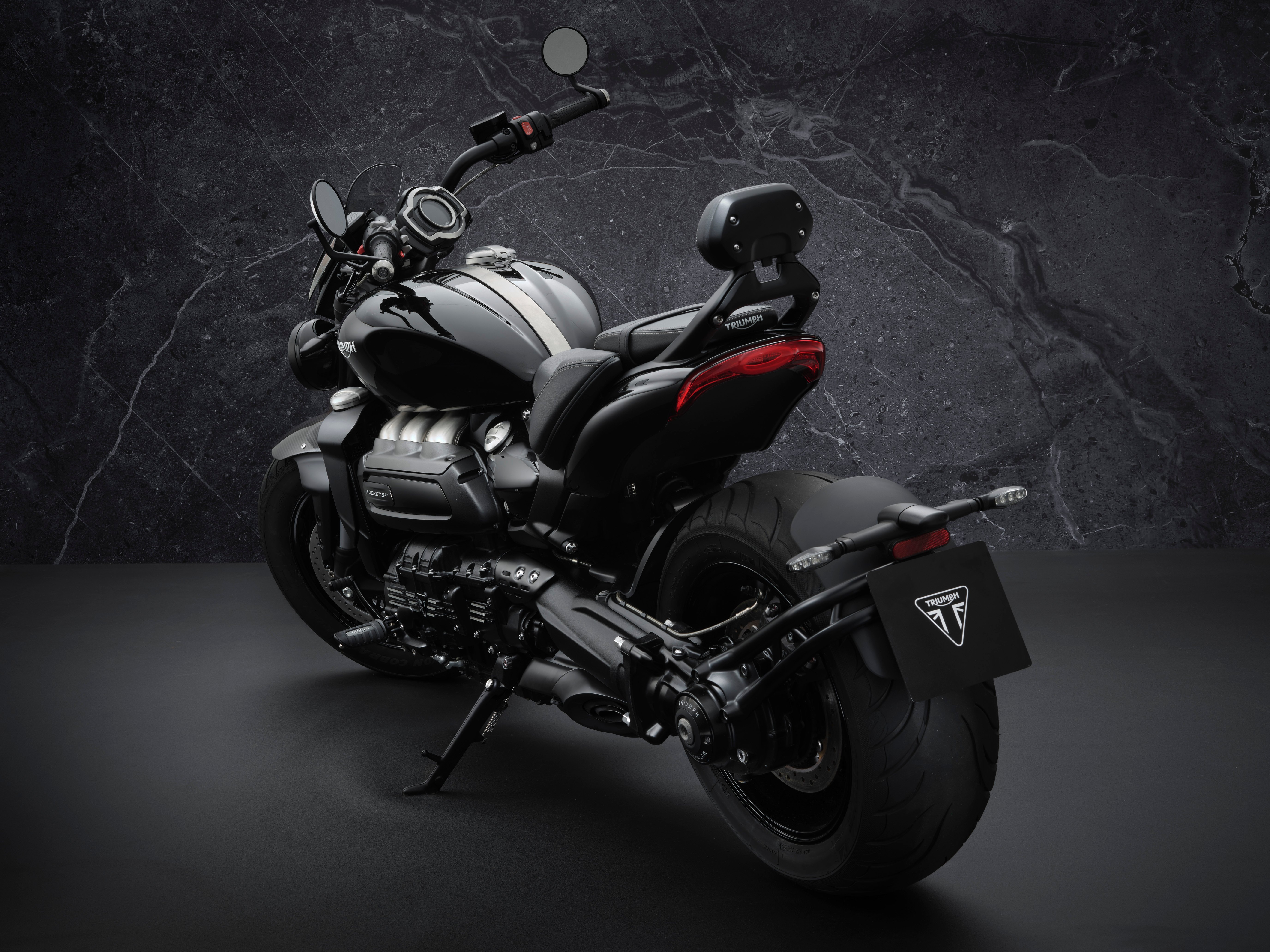 Триумф 3. Triumph Rocket 3 gt 2021. Triumph Rocket 3 gt. Мотоцикл Triumph Rocket 3 gt. Triumph Rocket 3 Triple Black.