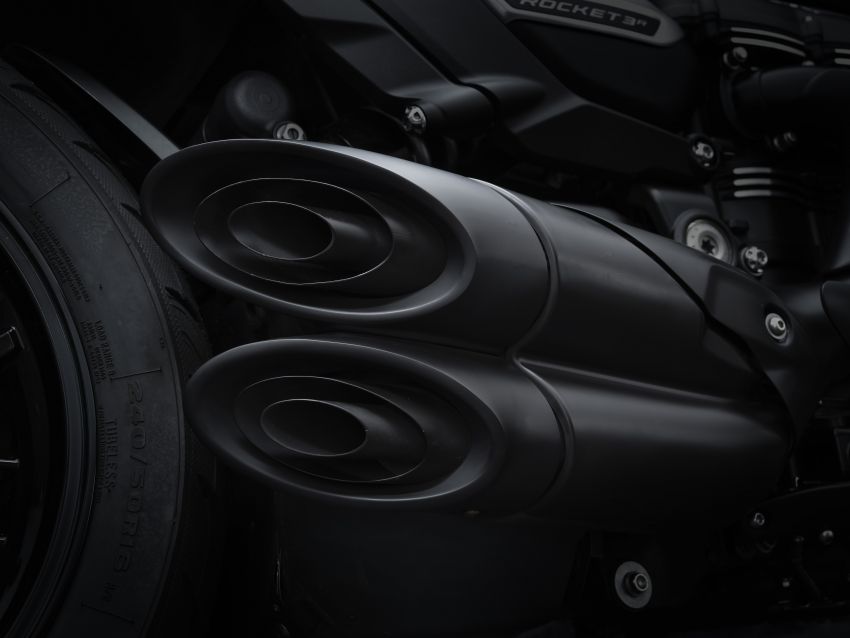 Triumph Rocket 3 R Black, Rocket 3 GT Triple Black diperkenal – hanya 1,000 unit, penampilan serba gelap 1260871