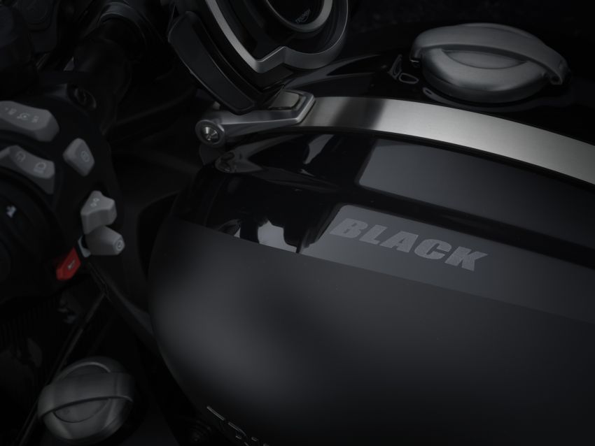 Triumph Rocket 3 R Black, Rocket 3 GT Triple Black diperkenal – hanya 1,000 unit, penampilan serba gelap 1260858