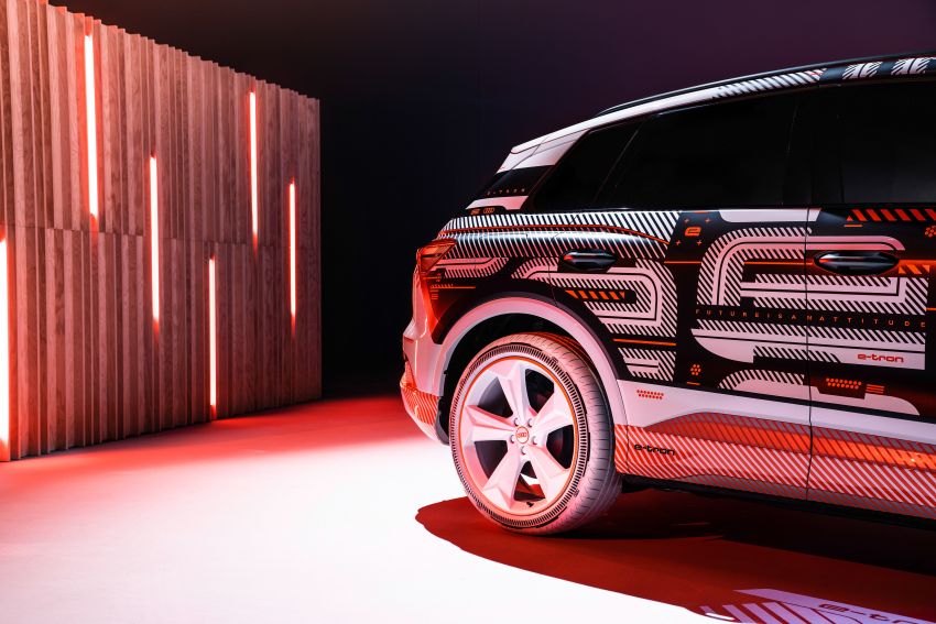 Audi Q4 e-tron – first look at its hi-tech, spacious cabin 1260688