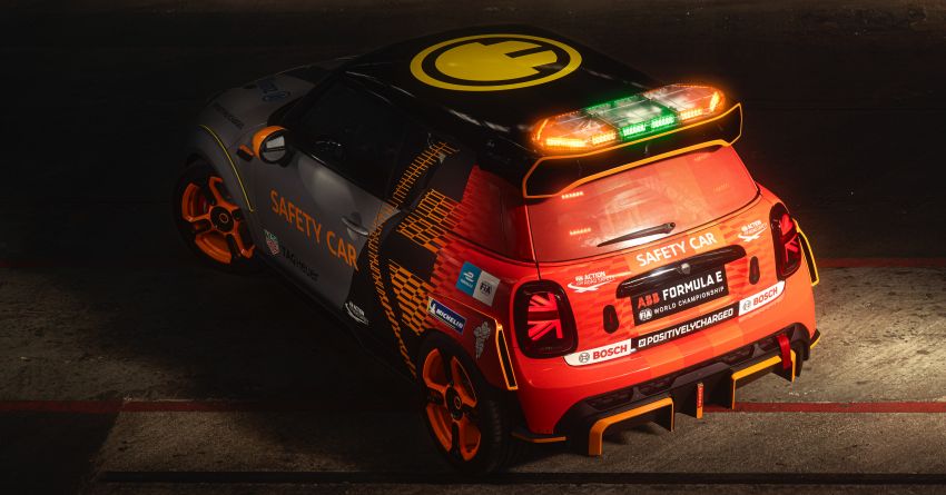 MINI Electric Pacesetter debuts as the new Formula E safety car – 130 kg lighter; aero kit; racing suspension 1271306