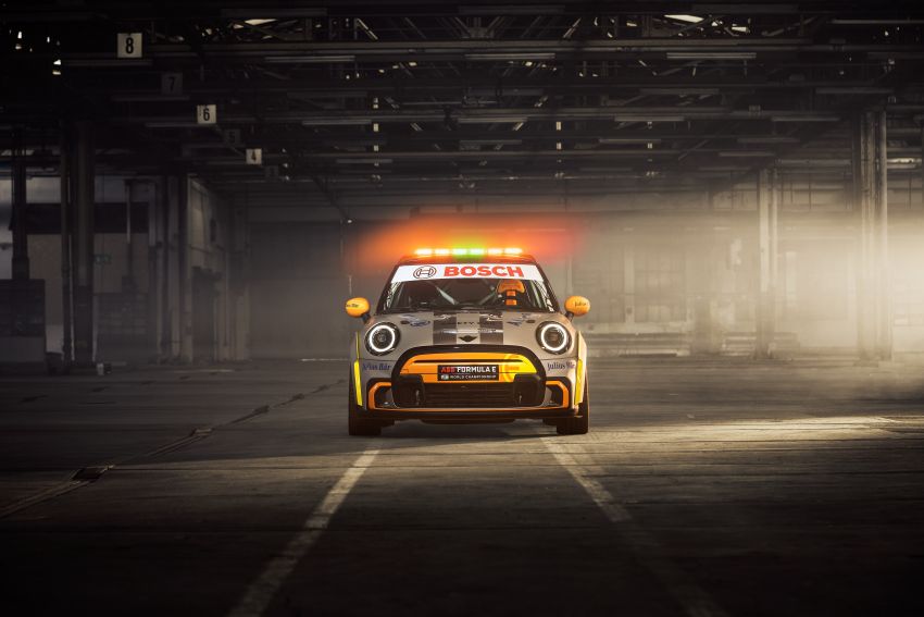 MINI Electric Pacesetter debuts as the new Formula E safety car – 130 kg lighter; aero kit; racing suspension 1271310