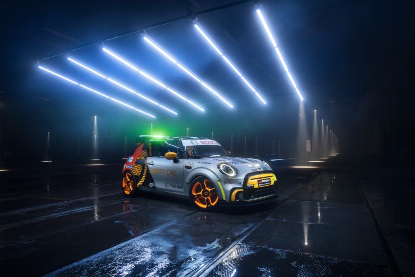 MINI Electric Pacesetter debuts as the new Formula E safety car – 130 kg lighter; aero kit; racing suspension 1271297